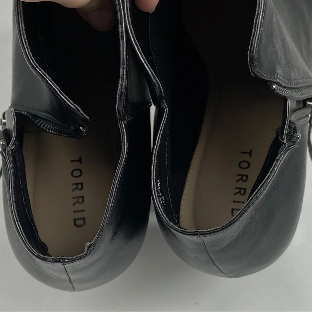 Torrid 11W Black‎ Side Zip Wedge Booties NWT